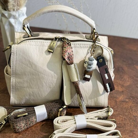 URBAN CHIC Bag-Backpack – Freedom of Style in Every Move - Picture 1 of 13